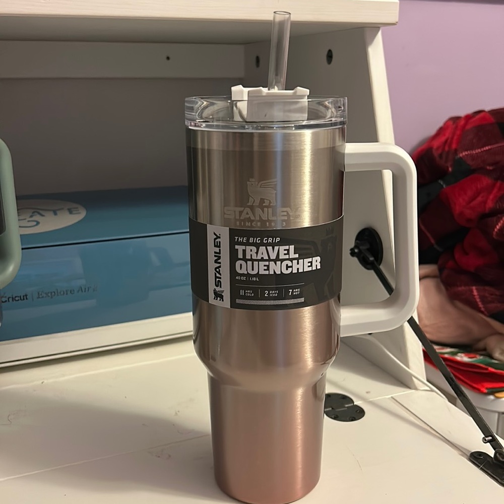 BNWT 40 oz Stanley in Rose Gold Ombré (Target Exclusive)